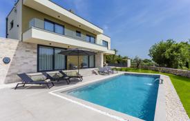 5غرفة خانه  208 متر مربع Svetvinčenat, کرواسی. 950,000 €