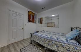 8غرفة آپارتمان  نورث یورک, کانادا. C$932,000
