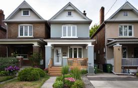 خانه  – East York, تورنتو, انتاریو,  کانادا. C$1,035,000