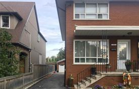  دو خانه بهم متصل – Etobicoke, تورنتو, انتاریو,  کانادا. C$1,048,000