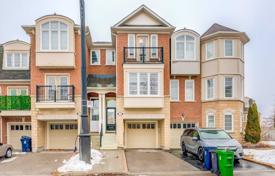  دو خانه بهم متصل – اسکاربرو، تورنتو, تورنتو, انتاریو,  کانادا. C$1,137,000