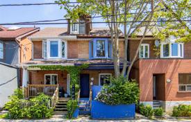  دو خانه بهم متصل – Pape Avenue, تورنتو, انتاریو,  کانادا. C$1,145,000
