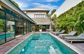 5غرفة ویلا  380 متر مربع Batu Bolong Beach, اندونزی. $1,422,000
