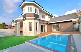 دو خانه بهم چسبیده – پاتایا, Chonburi, تایلند. $229,000