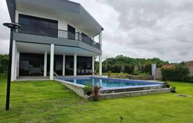 5غرفة ویلا  552 متر مربع پاتایا, تایلند. 426,000 €