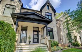  دو خانه بهم متصل – Logan Avenue, تورنتو, انتاریو,  کانادا. C$1,896,000