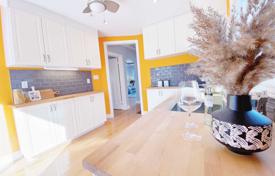 7غرفة خانه  East York, کانادا. C$1,689,000
