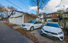  دو خانه بهم متصل – Woodbine Avenue, تورنتو, انتاریو,  کانادا. C$2,059,000