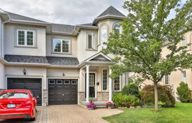  دو خانه بهم متصل – نورث یورک, تورنتو, انتاریو,  کانادا. C$1,344,000