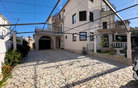 10غرفة خانه  330 متر مربع Istria County, کرواسی. 880,000 €