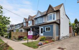  دو خانه بهم متصل – East York, تورنتو, انتاریو,  کانادا. C$976,000