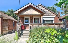 خانه  – Etobicoke, تورنتو, انتاریو,  کانادا. C$986,000