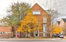  دو خانه بهم متصل – Pape Avenue, تورنتو, انتاریو,  کانادا. C$1,396,000