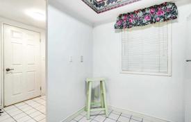 2غرفة آپارتمان  اسکاربرو، تورنتو, کانادا. C$698,000
