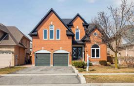 خانه  – نورث یورک, تورنتو, انتاریو,  کانادا. C$2,318,000