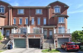  دو خانه بهم متصل – York, تورنتو, انتاریو,  کانادا. C$1,092,000