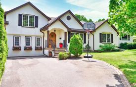 خانه  – نورث یورک, تورنتو, انتاریو,  کانادا. C$1,940,000