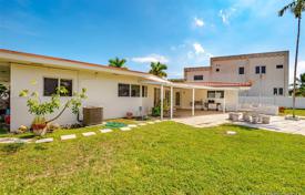 دو خانه بهم چسبیده – North Miami, فلوریدا, ایالات متحده آمریکا. $900,000