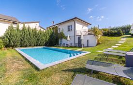 5غرفة ویلا  Cuneo, ایتالیا. 990,000 €