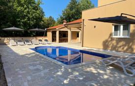4غرفة خانه  200 متر مربع Raša, کرواسی. 425,000 €