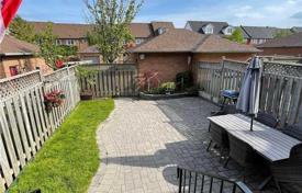  دو خانه بهم متصل – اسکاربرو، تورنتو, تورنتو, انتاریو,  کانادا. C$1,136,000