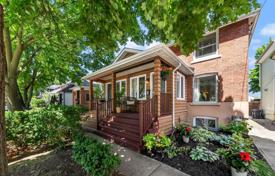  دو خانه بهم متصل – اسکاربرو، تورنتو, تورنتو, انتاریو,  کانادا. C$1,213,000