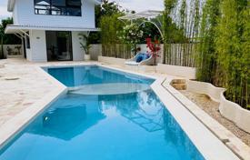 4غرفة ویلا  425 متر مربع South Kuta, اندونزی. $975,000