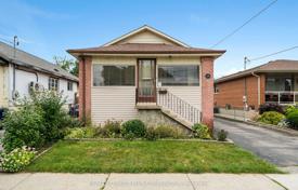6غرفة خانه  Etobicoke, کانادا. C$1,610,000