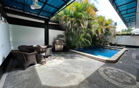 8غرفة ویلا  400 متر مربع South Denpasar, اندونزی. $210,000