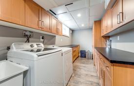 9غرفة خانه  Etobicoke, کانادا. C$1,875,000