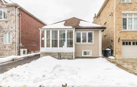 خانه  – Etobicoke, تورنتو, انتاریو,  کانادا. C$1,125,000