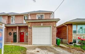  دو خانه بهم متصل – Etobicoke, تورنتو, انتاریو,  کانادا. C$1,374,000