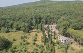 28غرفة کاخ  1166 متر مربع Monteriggioni, ایتالیا. 2,200,000 €