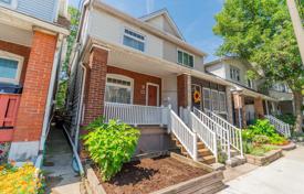  دو خانه بهم متصل – Pape Avenue, تورنتو, انتاریو,  کانادا. C$1,376,000