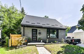 خانه  – Etobicoke, تورنتو, انتاریو,  کانادا. C$1,440,000