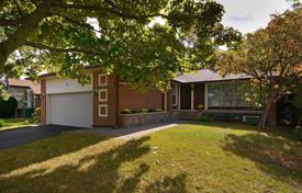 خانه  – Etobicoke, تورنتو, انتاریو,  کانادا. C$1,096,000