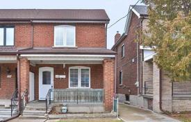  دو خانه بهم متصل – York, تورنتو, انتاریو,  کانادا. C$1,050,000