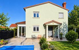 5غرفة خانه  170 متر مربع Umag, کرواسی. 660,000 €