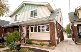  دو خانه بهم متصل – East York, تورنتو, انتاریو,  کانادا. C$1,157,000