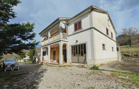 11غرفة خانه  396 متر مربع Lupoglav, کرواسی. 440,000 €