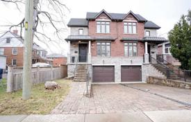  دو خانه بهم متصل – Etobicoke, تورنتو, انتاریو,  کانادا. C$1,900,000