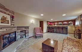 8غرفة خانه  نورث یورک, کانادا. C$1,645,000