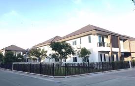 دو خانه بهم چسبیده – Taling Chan, Bangkok, تایلند. $436,000