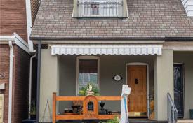  دو خانه بهم متصل – East York, تورنتو, انتاریو,  کانادا. C$1,101,000