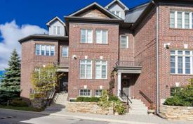  دو خانه بهم متصل – Etobicoke, تورنتو, انتاریو,  کانادا. C$1,305,000