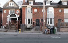  دو خانه بهم متصل – Woodbine Avenue, تورنتو, انتاریو,  کانادا. C$1,808,000