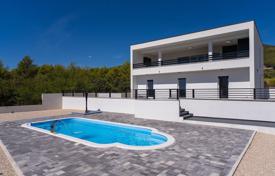4غرفة خانه  270 متر مربع Kaštel Novi, کرواسی. 750,000 €