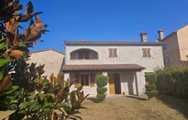 7غرفة خانه  405 متر مربع Tinjan, کرواسی. 940,000 €