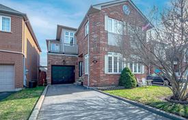  دو خانه بهم متصل – اسکاربرو، تورنتو, تورنتو, انتاریو,  کانادا. C$1,392,000
