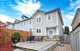  دو خانه بهم متصل – اسکاربرو، تورنتو, تورنتو, انتاریو,  کانادا. C$1,063,000